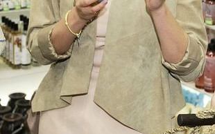 Kasia Zielińska buszuje w sklepie z kosmetykami (FOTO)