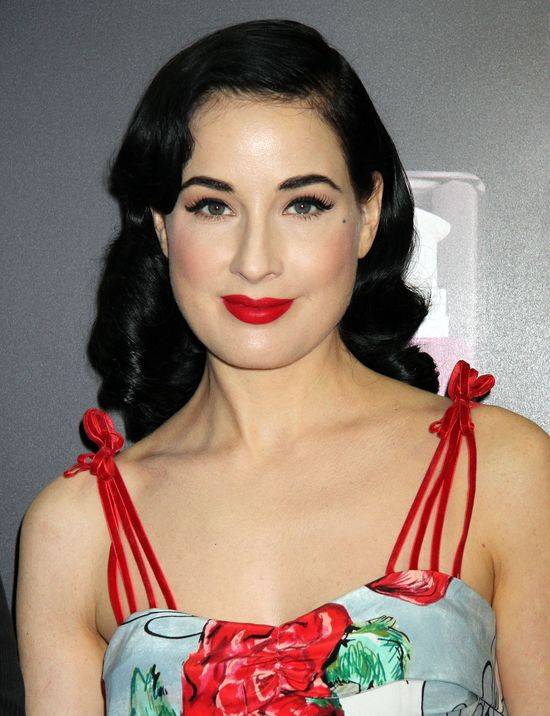Dita Von Teese w sukni w kwiaty