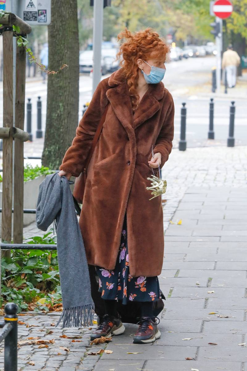 Martyna Wojciechowska świeżo po ślubie, piosenkarka w seksi stylizacji i aktorka w futrze (ZDJĘCIA)