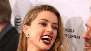 Nie dziwimy się Johnny’emu, że stracił dla niej głowę (FOTO)