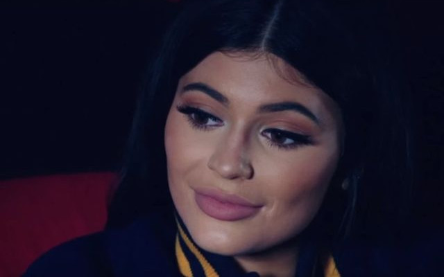 W swoim nowym video Tyga zrobił z Kylie Jenner ZOMBIE!