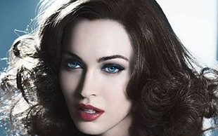 Megan Fox jako gwiazdkowy prezent (VIDEO)