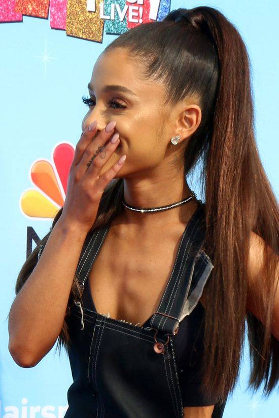 Babcia Ariany Grande ZAŻENOWANA występem swoje wnuczki!