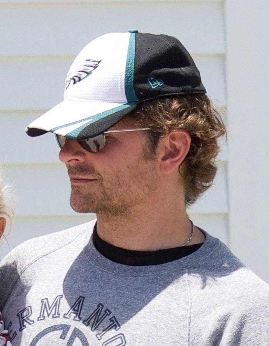 PONURA Irina Shayk i Bradley Cooper zajęty dzieckiem – ich miny mówią wszystko!