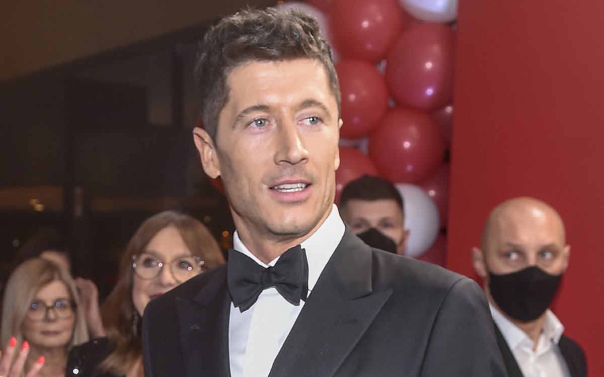 Robert Lewandowski chwali się fotkami ze swojej prezentacji w FC Barcelona. Dawno nie widzieliśmy go TAK SZCZĘŚLIWEGO!