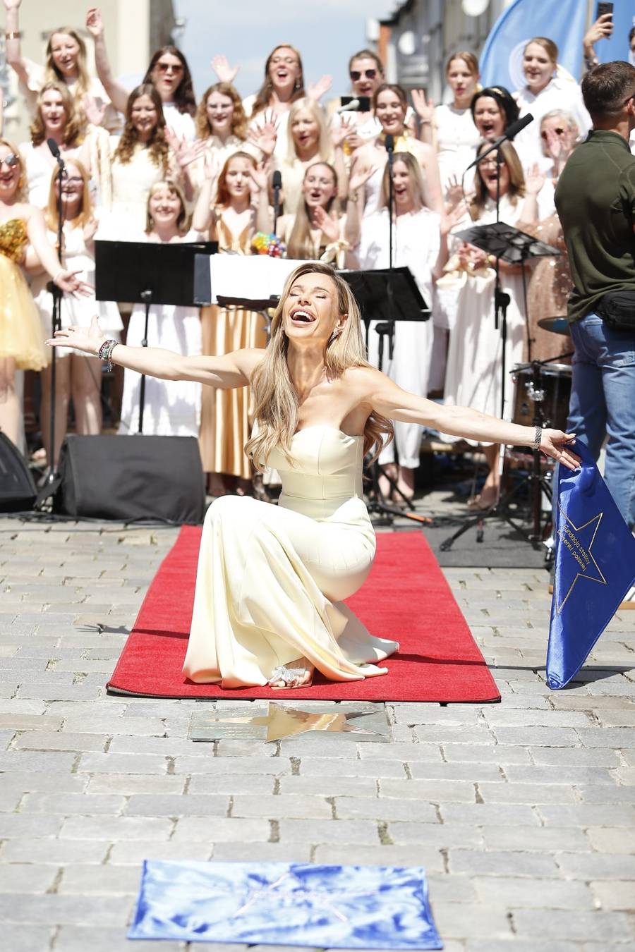 Wzruszający i historyczny moment Dody! Została upamiętniona w Alei Gwiazd w Opolu (FOTO)