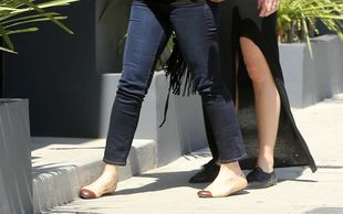 Jennifer Lawrence wybiera suknię ślubną (FOTO)