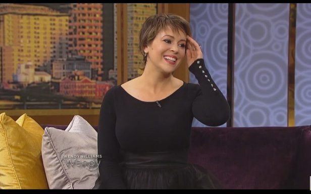 Alyssa Milano karmi piersią 16-miesięczną córkę (Instagram)