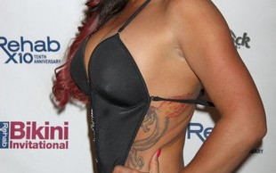 Kto się tak wystroił na czerwony dywan? (FOTO)