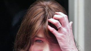 Francuzi mają już dość Carli Bruni