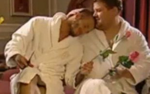 David Beckham w łóżku z innym mężczyzną! (VIDEO)