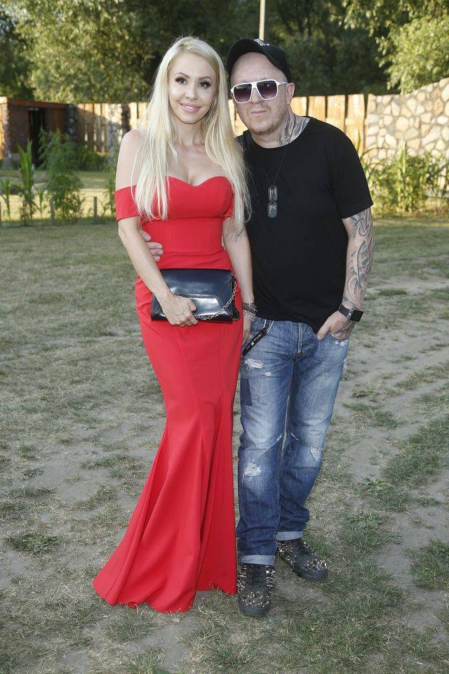 Gwiazdy na pokazie Patrycji Kujawy – Doda w żałobie