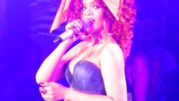 Rihanna wykonała taniec erotyczny dla fanki (VIDEO)