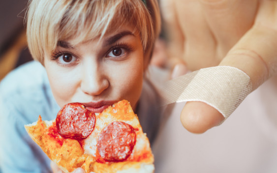 Włos w zupie to PIKUŚ! Ludzie boją się, że w jedzeniu znajdą gorsze rzeczy