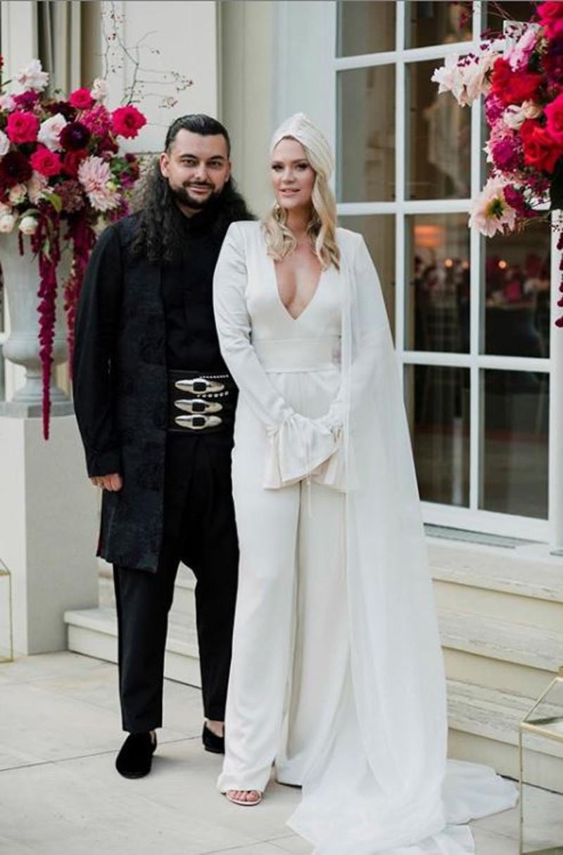 Zosia Ślotała w niekonwencjonalnej kreacji ślubnej.