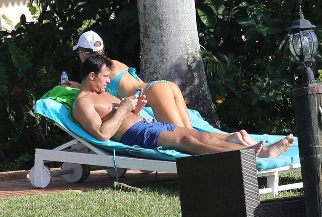 Joanna Krupa z mężem na basenie