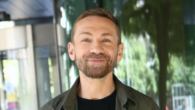 Po rozwodzie z Wojciechowską rzucił show-biznes. Tam teraz pracuje Kossakowski