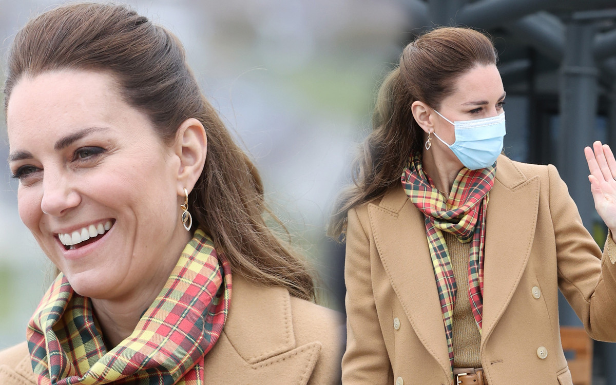 Księżna Kate w genialnym TOTAL looku. Dawno nie wyglądała tak modnie i na czasie (ZDJĘCIA)