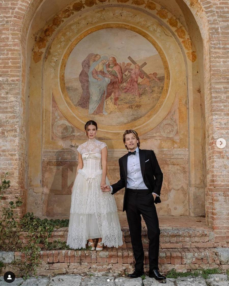 Tak wyglądał ślub Millie Bobby Brown i Jake’a Bongioviego! Do sieci trafiły zdjęcia z sekretnej ceremonii w Toskanii (FOTO)