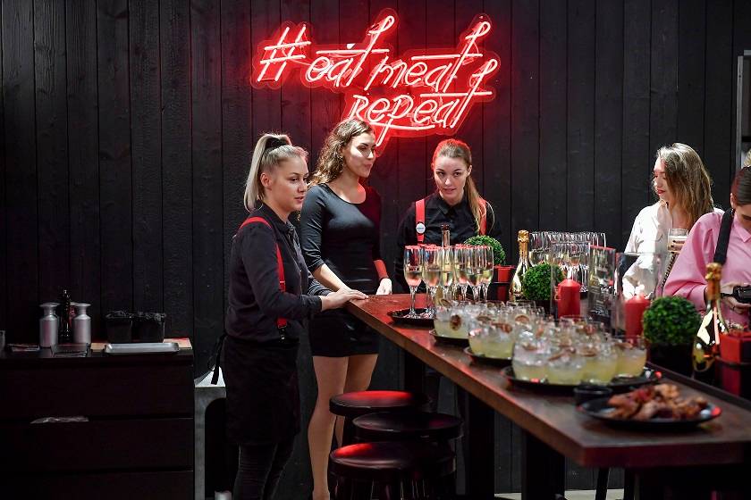 Bracia Collins otworzyli swoją restauracje “uWĘDZONYCH”. Piotr Stramowski pozbył się BRODY!