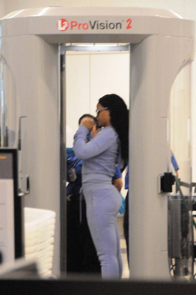 Welurowe dresy obnażyły prawdę o dodatkowych 12 kilogramach Rihanny