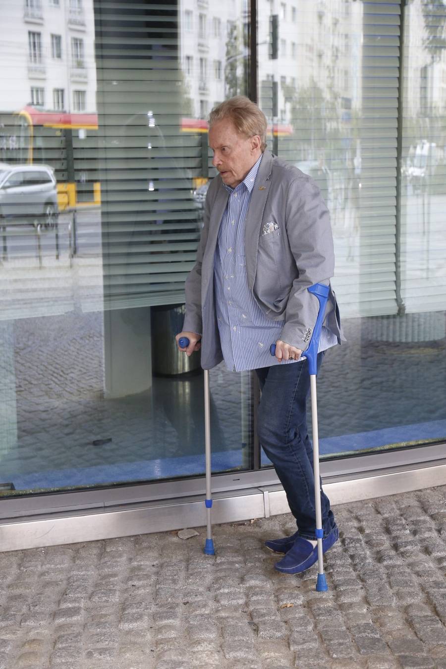 Daniel Olbrychski wkracza do studia “DDTVN” o kulach! U jego boku pojawiła się ukochana żona (FOTO)