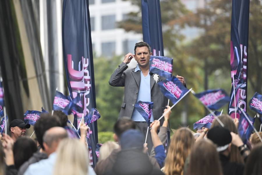 Kulisy wielkiego castingu do “Must Be The Music”! Maciej Rock przywitał TŁUMY nowych artystów