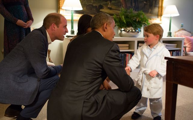 Książe Jerzy powitał prezydenta Obamę… w szlafroku