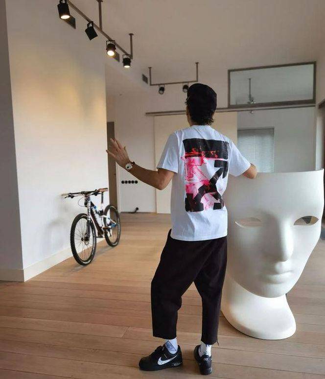 Jak mieszka Kuba Wojewódzki? Nowojorski apartament w sercu Warszawy