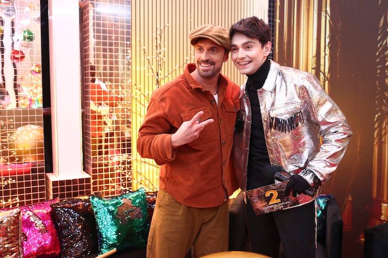 Sylwester TVP z Dwójką. Bryan Adams zawitał do Chorzowa, Sara James znów zaskoczyła strojem….