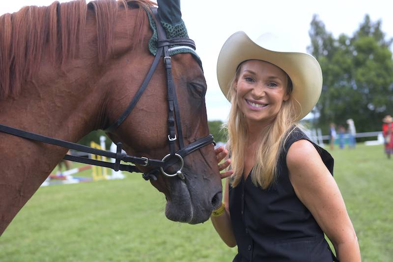 Jeździeckie Mistrzostwa Gwiazd. Daniel Olbrychski z żoną, Sonia Bohosiewicz, Jacek i Maria Rozenek… (FOTO)