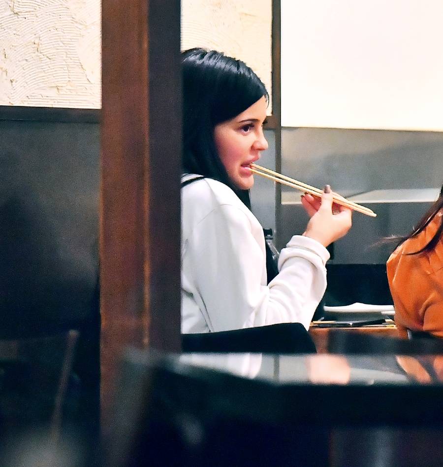 NEWS SEZONU! Kylie Jenner USUNĘŁA wypełniacze z UST