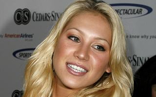 Przyrodni brat Anny Kournikovej wyskoczył z okna!