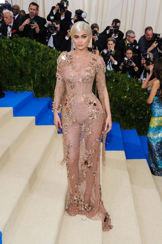 Kylie rodzi za kilka miesięcy, a Travis Scott zdradza ją z nastolatką!