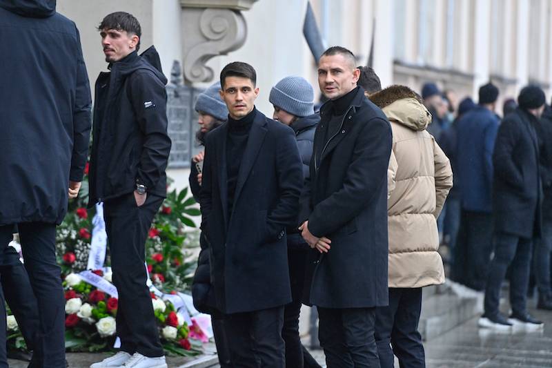 Pogrzeb Lucjana Brychczego. Tłumy piłkarzy i kibiców przyszły pożegnać legendę Legii Warszawa