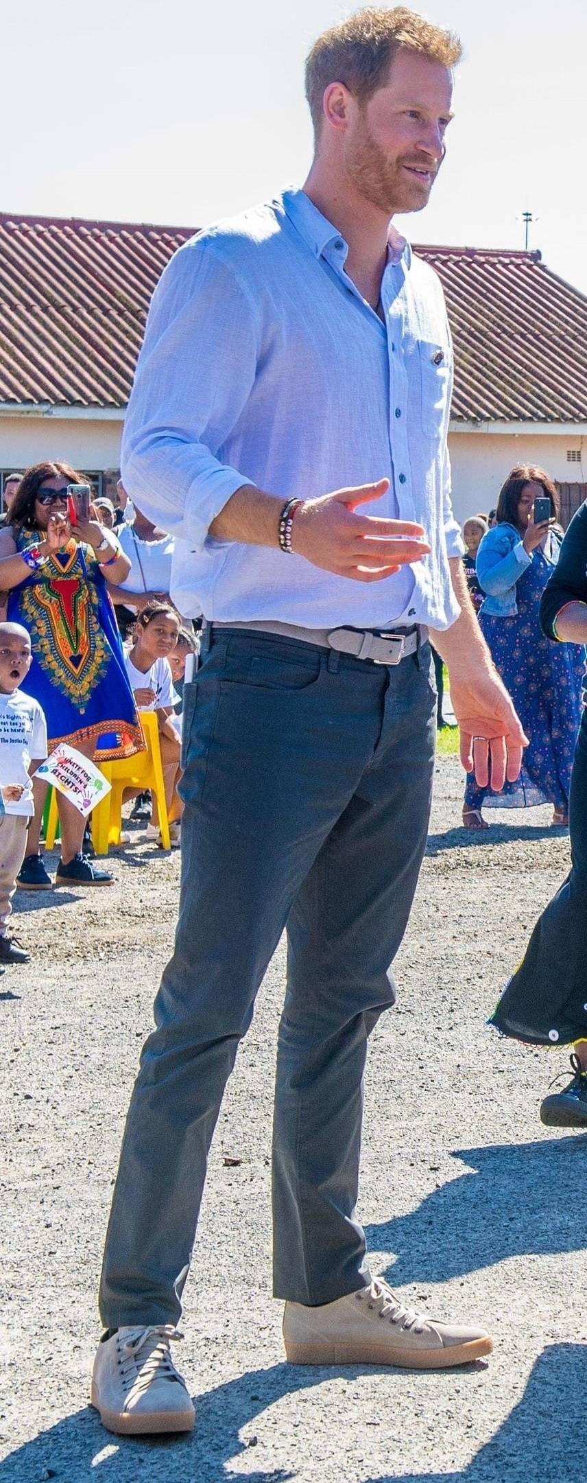 Para książęca Sussex w Afryce. Bawią się z dziećmi i przytulają