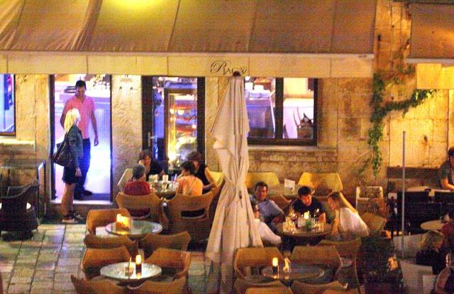 Tom Cruise i tajemnicza blondynka