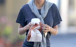 Nicole Richie nosi ubrania swej sześcioletniej córki (FOTO)