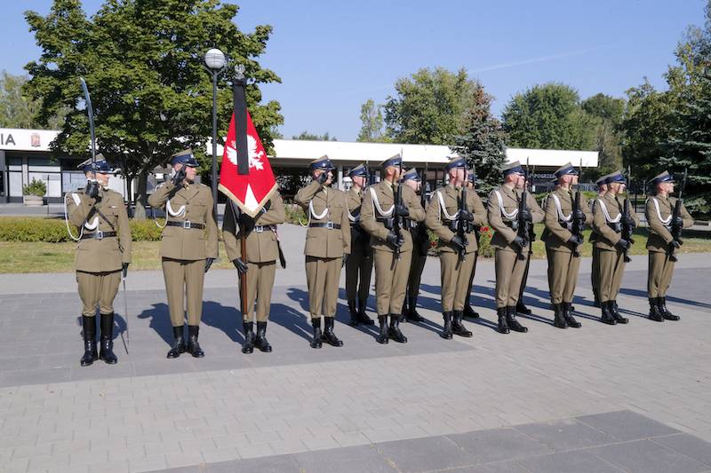Pogrzeb Zbigniewa Lwa-Starowicza. Syn z rodziną w pierwszym rzędzie