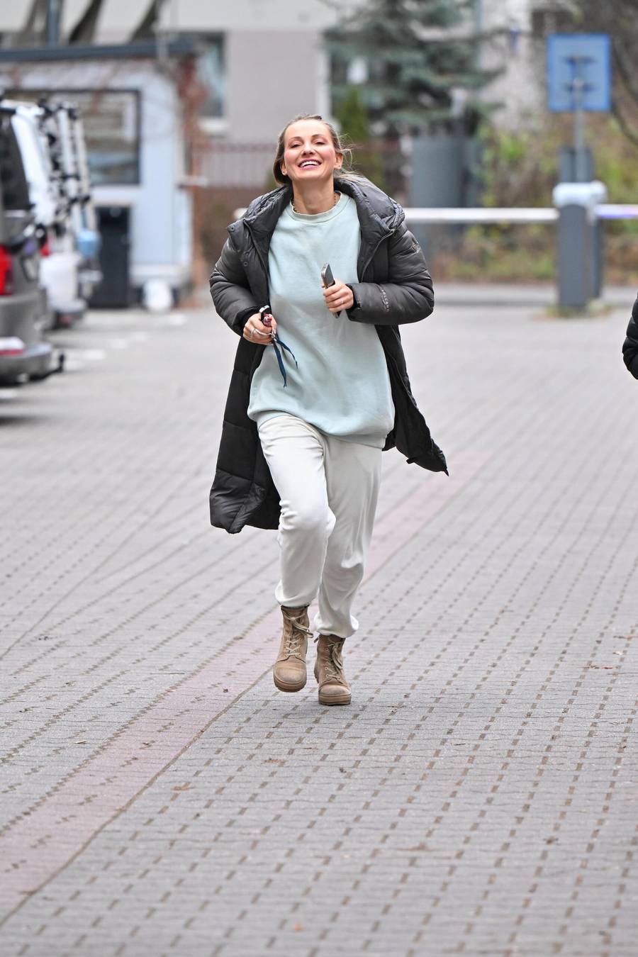 Tłumy gwiazd w DDTVN. Edyta Pazura w wypasionym porsche, Steczkowska z synem…