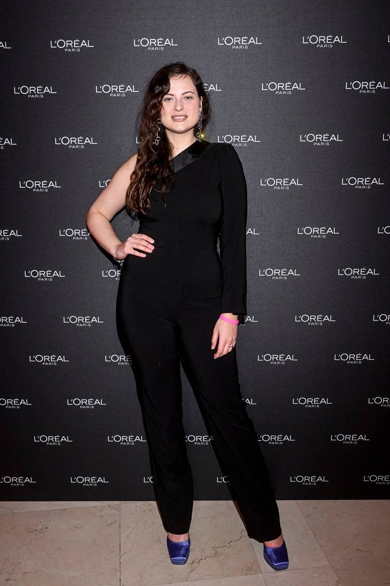 Impreza L’Oreal. Magda Stępień we frędzlach, Wiktoria Gąsiewska kusi dekoltem, Oliwia Bieniuk odsłania biustonosz