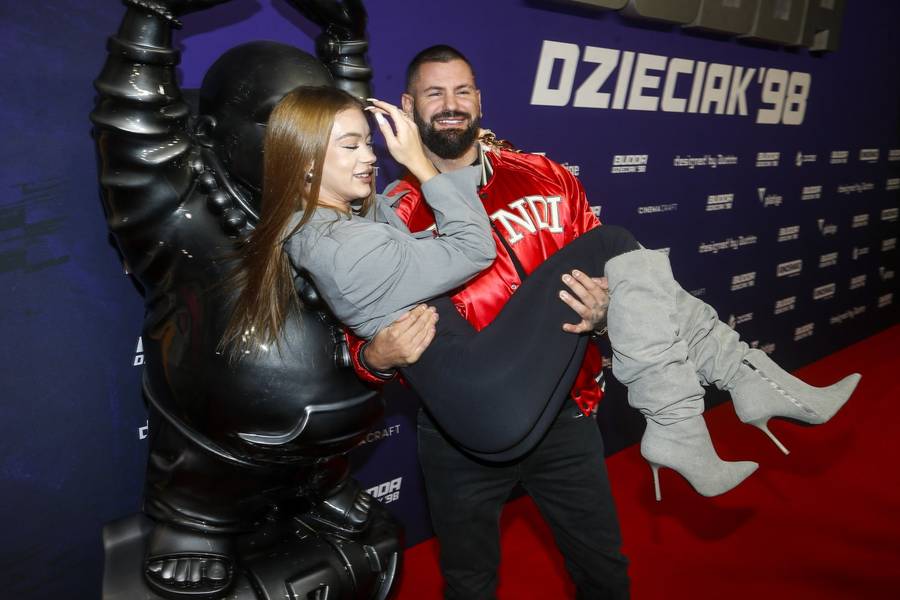 Miłosne wybryki Wojtka Goli i 19-letniej Sofi na czerwonym dywanie! (FOTO)