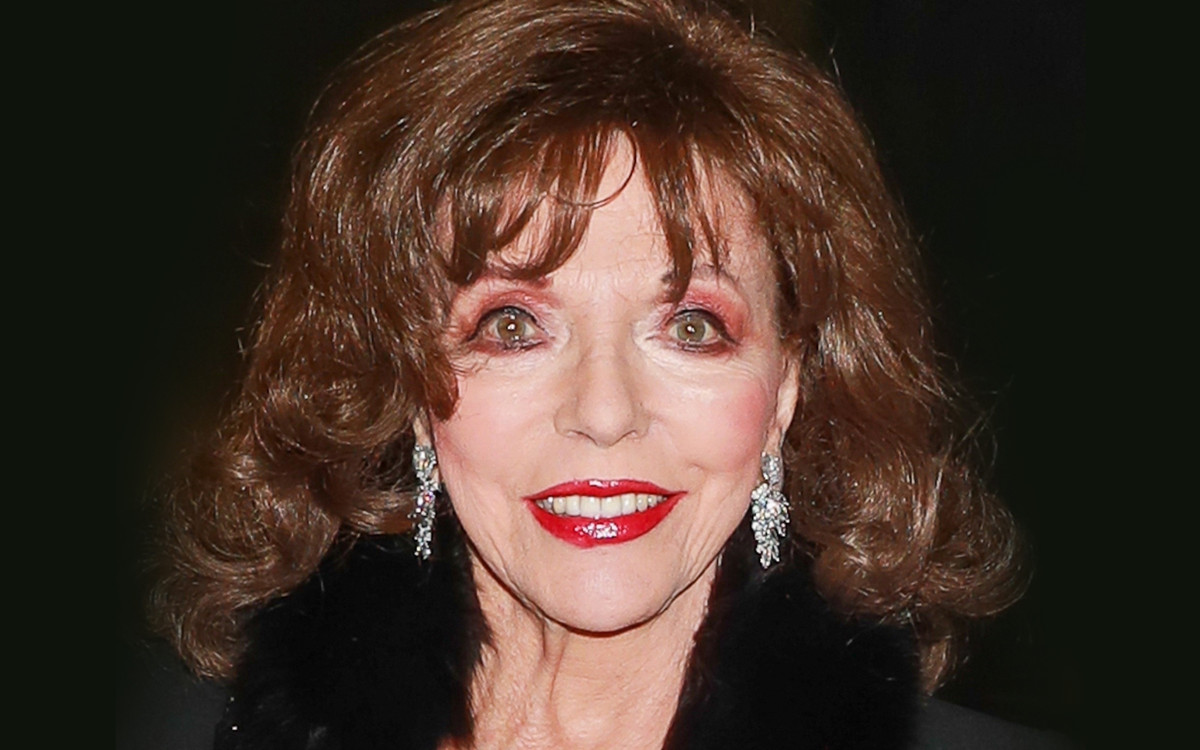 89-letnia Joan Collins zabrana helikopterem do szpitala