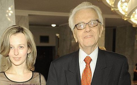 Andrzej Łapicki ma 85 lat, jego żona 25