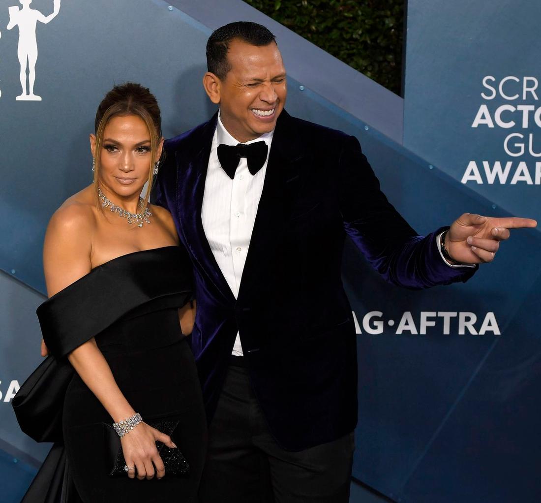 Zakochani Jennifer Lopez i Alex Rodriguez razem na ściance. 