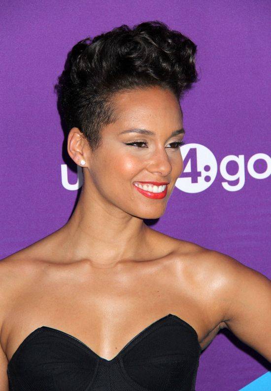 Chwała gwizdom, które jeszcze mają NATURALNE WŁOSY