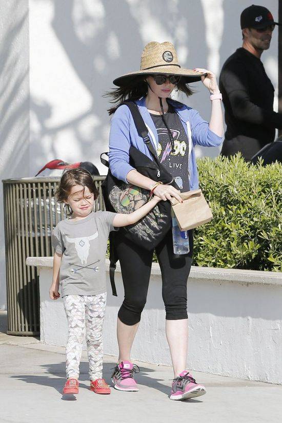 Wszystko, co musisz wiedzieć o trzecim dziecku Megan Fox