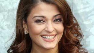 Aishwarya Rai nie musi epatować golizną, by przyciągać uwagę