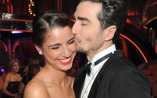 Lenka Tvrzova pokazała pierścionek  od Jana Klimenta