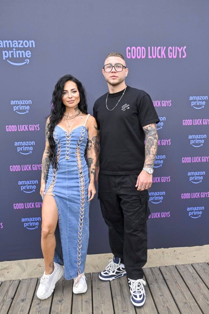 Plotkowano o ich romansie, teraz zapozowali razem na ściance – Sylwia Szostak i Kubańczyk promują nowy program “Good Luck Guys”